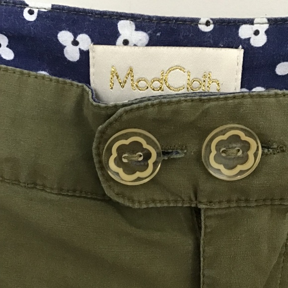 Modcloth Extra Small Army Green Flower Button Cotton Shorts with POCKETS!!! - Picture 5 of 6